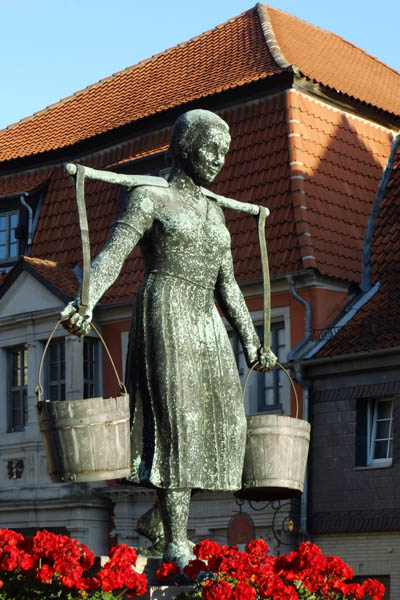 Wassermaid auf dem Marktplatz in Schöningen am 11.08.2012